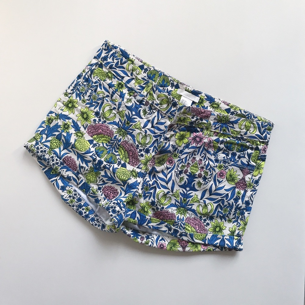 H&M | Floral Patterned Rolled Up Shorts
